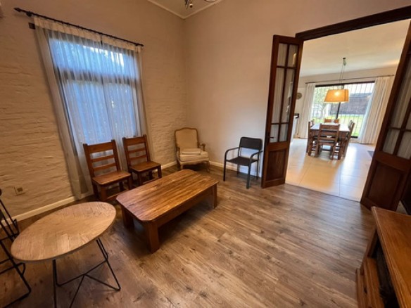 584